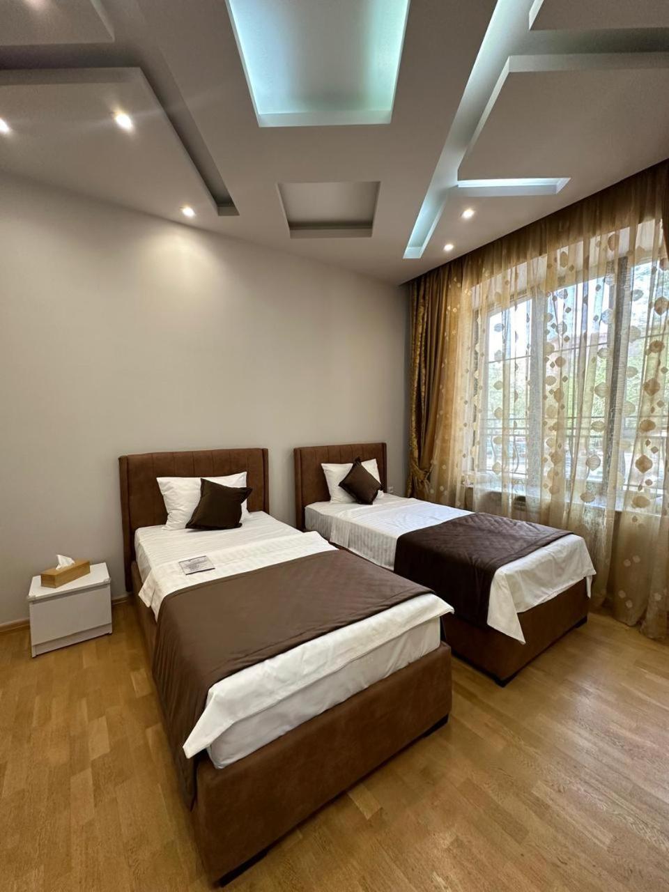 Ser In Hotel Jereván Kültér fotó