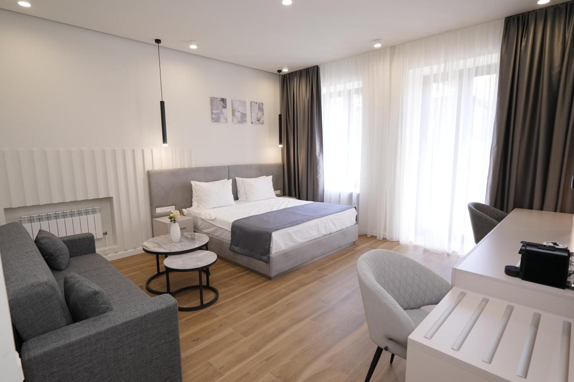 Ser In Hotel Jereván Kültér fotó