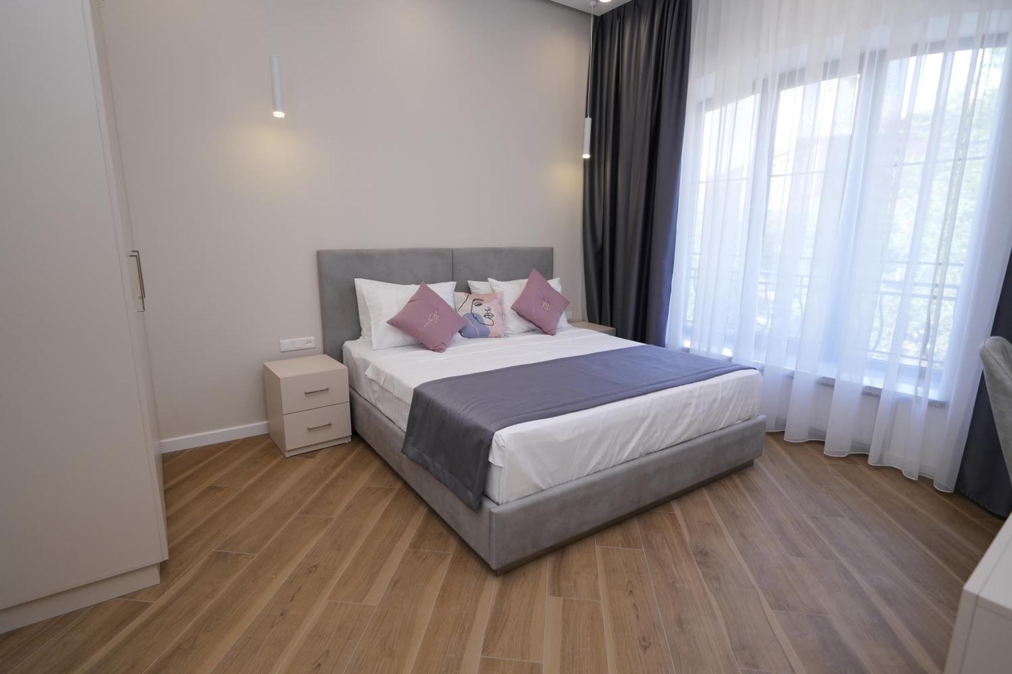 Ser In Hotel Jereván Kültér fotó