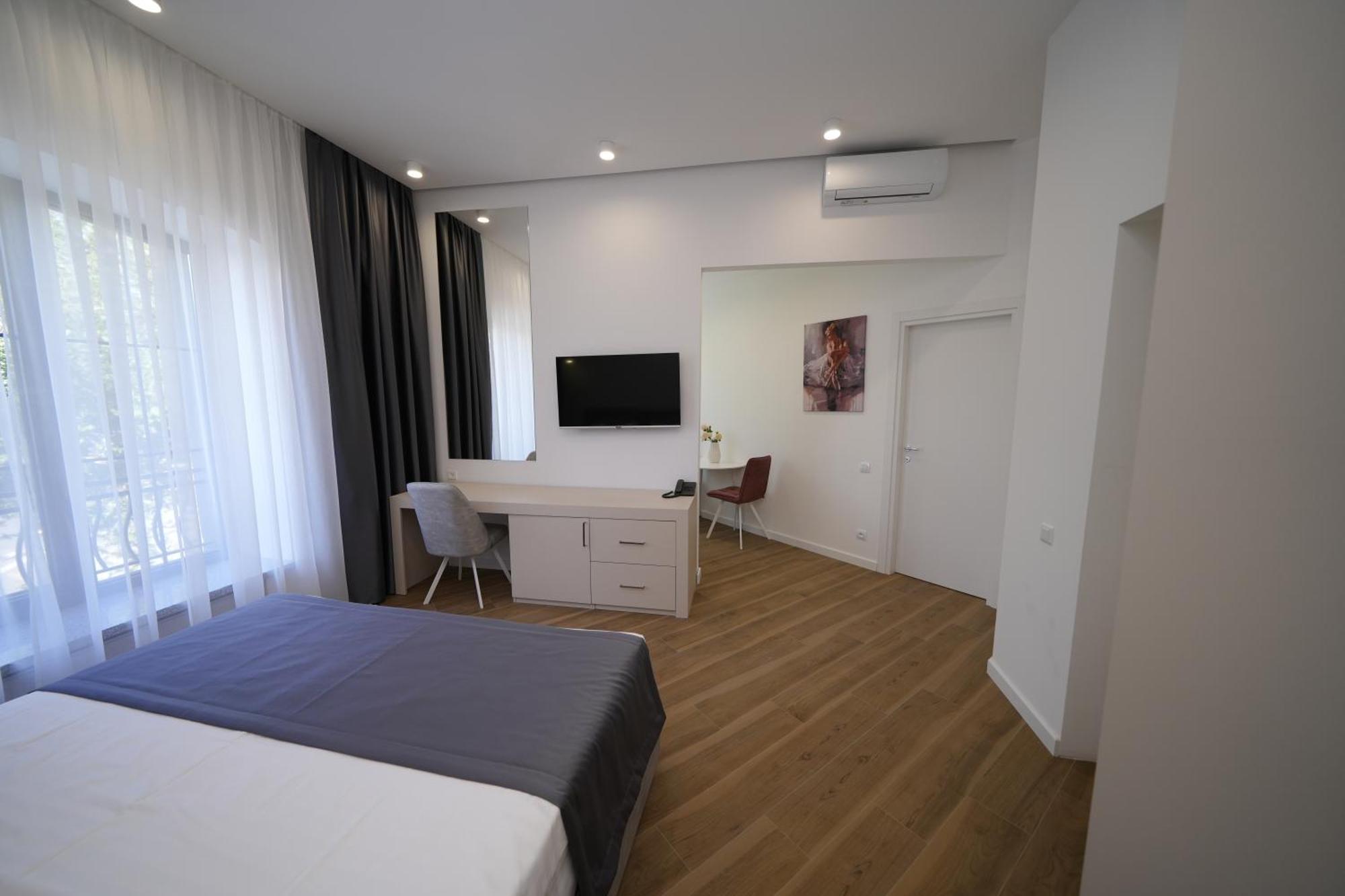 Ser In Hotel Jereván Kültér fotó